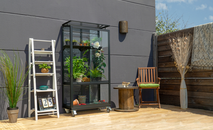 Växthus Urban Svart Glas Sockel 0,35 m² Vitavia